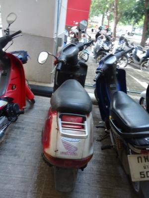 Honda lead ลดเหลือ 3700.- Honda lead ลดเหลือ 3700.-