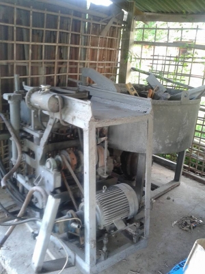 เครื่องอัดอิฐบล็อก