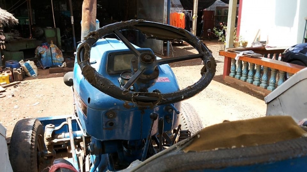 **399,000 บ.ต่อรอง**ขายรถไถเพลาเดียว FORD6600 T3 ไอดีเล็ก เครื่องเดิมปั้มเดิม เครื่องT3 D5NN6015Jท้าย D4NN4024 เกียร์ D7NN7006C เครื่องดี แน่นดี แรง ปั้มดีไม่เยิ้ม แรงดี เกียร์ดีไม่หลุด ช่วงล่างแน่น ท้ายดี ระบบไฮฯใช้งานปกติ ยกหางดีแรง เร็ว ดันดีลุยๆ ยางพอ **399,000 บ.ต่อรอง**ขายรถไถเพลาเดียว FORD6600 T3 ไอดีเล็ก เครื่องเดิมปั้มเดิม เครื่องT3 D5NN6015Jท้าย D4NN4024 เกียร์ D7NN7006C เครื่องดี แน่นดี แรง ปั้มดีไม่เยิ้ม แรงดี เกียร์ดีไม่หลุด ช่วงล่างแน่น ท้ายดี ระบบไฮฯใช้งานปกติ ยกหางดีแรง เร็ว ดันดีลุยๆ ยางพอ