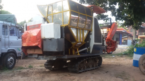 270.000ขายรถเกี่ยวข้าว คูโบต้าDC60 แบบรองกระสอบ เจ้าของขายเอง 270.000ขายรถเกี่ยวข้าว คูโบต้าDC60 แบบรองกระสอบ เจ้าของขายเอง