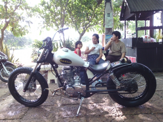 ขายครับ  HONDA GL 110 CC. เเต่งเเนวๆใครชอบสไตล์นี้ไม่ควรพลาด รถมีเล่มทะเบียนโครง+เครื่องตรงกัน ค่าตัว 16500 ต่างจังหวัดจัดส่งให้ได้ ค่าส่งต่างหาก สนใจโทรมาสอบถามได้ครับ 098-5684508 / 089-8054390 โอ๋ ลพบุรี