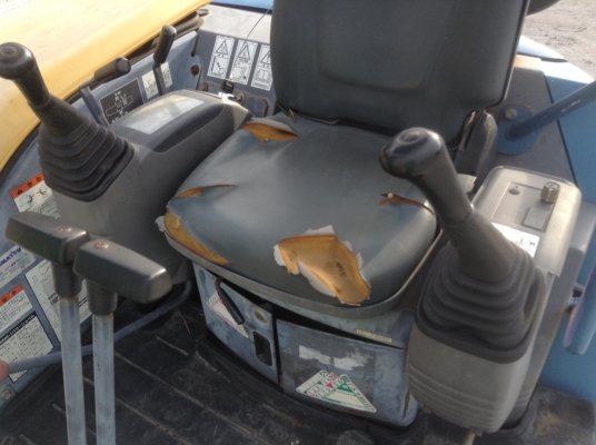 ขายรถขุด KOMATSU PC30MR-1 เก่านอก T.0894071471