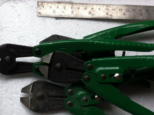 คีมตัดด้ามเขียวยาว ผลิตญี่ปุ่น มีการช่วยผ่อนแรงในการตัด มีปุ่มล๊อกได้ ปรับตั้งระยะการตัดได้ มือสองคัดแลัวสภาพสวย คม ตัวคีมแข็ง คีมตัดด้ามเขียวยาว ผลิตญี่ปุ่น มีการช่วยผ่อนแรงในการตัด มีปุ่มล๊อกได้ ปรับตั้งระยะการตัดได้ มือสองคัดแลัวสภาพสวย คม ตัวคีมแข็ง