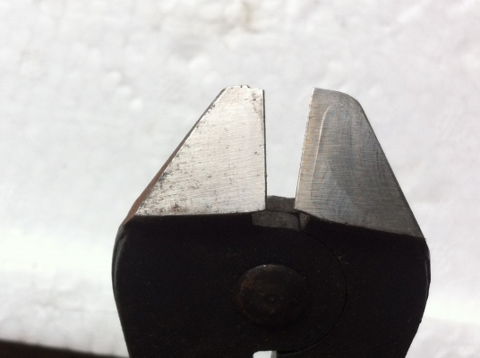 คีมตัดด้ามเขียวยาว ผลิตญี่ปุ่น มีการช่วยผ่อนแรงในการตัด มีปุ่มล๊อกได้ ปรับตั้งระยะการตัดได้ มือสองคัดแลัวสภาพสวย คม ตัวคีมแข็ง คีมตัดด้ามเขียวยาว ผลิตญี่ปุ่น มีการช่วยผ่อนแรงในการตัด มีปุ่มล๊อกได้ ปรับตั้งระยะการตัดได้ มือสองคัดแลัวสภาพสวย คม ตัวคีมแข็ง