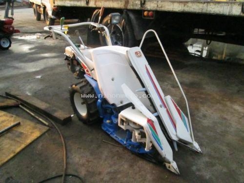 รถเกี่ยวข้าวเดินตาม !!!   ISEKI    R002   รหัสสินค้า : 14001685    หรือเพิ่มเติมไดที่ www.nihonmono.com