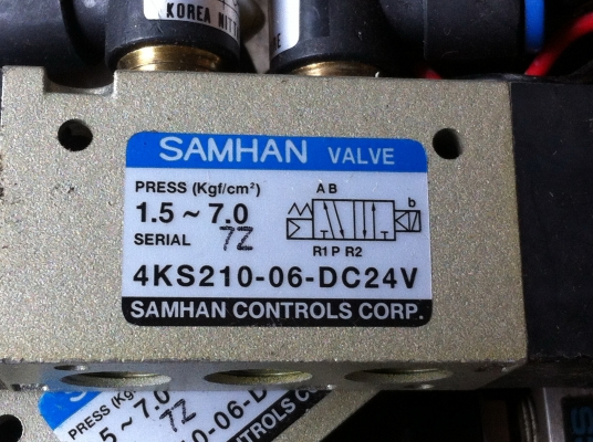 (สามารถต่อให้ใช้ได้เลยฟรี) วาล์วลมไฟฟ้าชนิด 5/2 ยี่ห้อ KURODA ควบคุมทิศทางการไหลของลมด้วยไฟฟ้าDC 24 V.