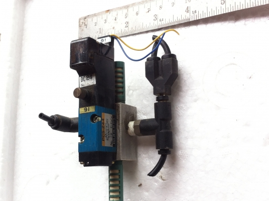 (สามารถต่อให้ใช้ได้เลยฟรี) วาล์วลมไฟฟ้าชนิด 5/2 ยี่ห้อ KURODA ควบคุมทิศทางการไหลของลมด้วยไฟฟ้าDC 24 V.