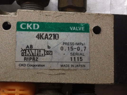 (สามารถต่อให้ใช้ได้เลยฟรี) วาล์วลมไฟฟ้าชนิด 5/2 ยี่ห้อ KURODA ควบคุมทิศทางการไหลของลมด้วยไฟฟ้าDC 24 V.