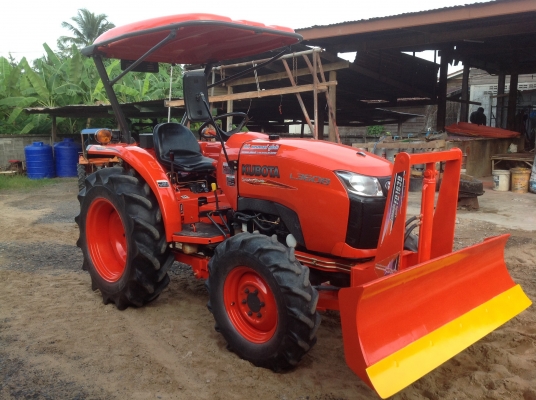 ปัญญาแทรคเตอร์มาแล้ว... คูโบต้า L3608 พร้อมใบมีดคานล่างFD163F โรตาลี่ตราช้าง เล่มทะเบียน พร้อมส่งทั่วไทยครับ จัดส่ง อ.เมือง จ. เพชรบูรณ์