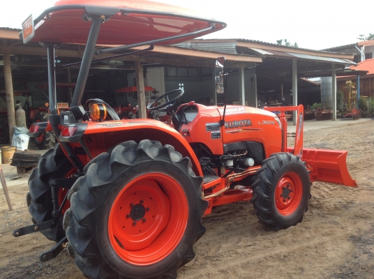 ปัญญาแทรคเตอร์มาแล้ว... คูโบต้า L3608 พร้อมใบมีดคานล่างFD163F โรตาลี่ตราช้าง เล่มทะเบียน พร้อมส่งทั่วไทยครับ จัดส่ง อ.เมือง จ. เพชรบูรณ์