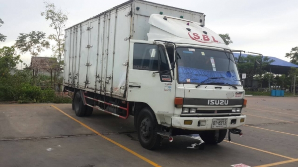 IZUZUหกล้อ ยาว7.2  ปี37  สวยเดิม ค.แน่นๆ รถห้าง