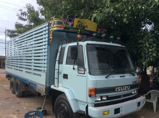 ขายISUZU 10ล้อRocky 175 แรง ยาว 7.2 ม. (ยาวพิเศษรถห้างแท้) กะบะพื้นปูสแตนเลส ตีนเป็ด ครัทซีดี เครื่องดี ยางดี ขาย 700,000 บาท