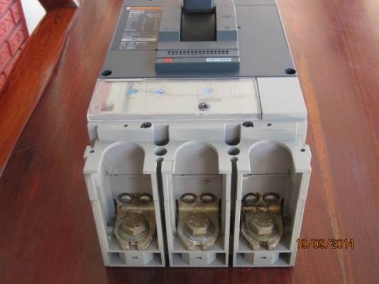 เบรคเกอร์ ยี่ห้อ Merlin gerin ขนาด 400 Amp, 750 V สภาพใหม่