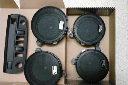 หูช้าง วีโก้ แชมป์ พรีรันเนอร์ 4 ประตู    ลำโพงเดิม 4 ตัว  และ ฝาปิด 1อัน   ดูรูปเอาน่ะครับมีตามในรูปครับ ได้รถมาใหม่ก็ถอดติดเครื่องเสียงเลย  ใหม่สุดๆ  ลดเหลือ 900 บาทพอครับ