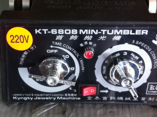 เครื่องขัดเครื่องประดับแบบลูกล้อหมุนกลิ้งพร้อมลูกขัดในกล่องหมุนรูป 6 เหลี่ยม เครื่องขัดเครื่องประดับแบบลูกล้อหมุน