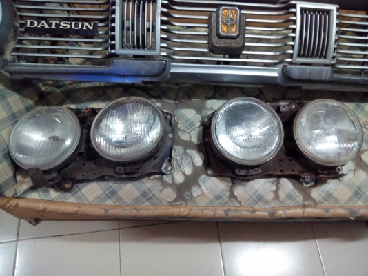 ขายกระจังหน้าดัทสัน เซตดริกพร้อมไฟหน้า 1,500บาท