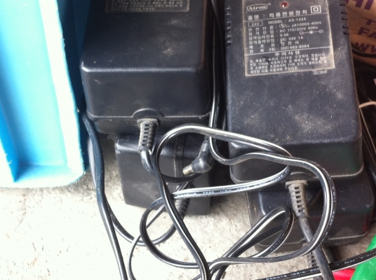 หม้อแปลงไฟจาก 100-220 V. ลงเหลือเป็นขนาด 24 V.  1 A. สภาพดีทุกตัวเช็ดและลองแล้ว