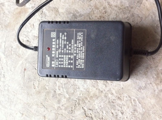 หม้อแปลงไฟจาก 100-220 V. ลงเหลือเป็นขนาด 24 V.  1 A. สภาพดีทุกตัวเช็ดและลองแล้ว