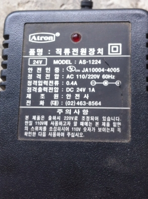 หม้อแปลงไฟจาก 100-220 V. ลงเหลือเป็นขนาด 24 V.  1 A. สภาพดีทุกตัวเช็ดและลองแล้ว