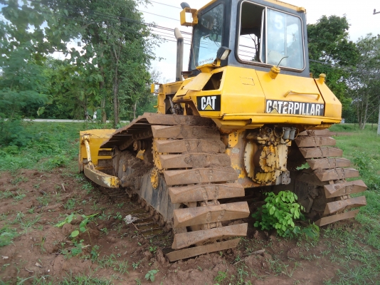 ขายด่วนรถแทรกเตอร์ตีนเป็ดCAT-D5Hชีลีทูมีใบอินวอยจดแจ้ง