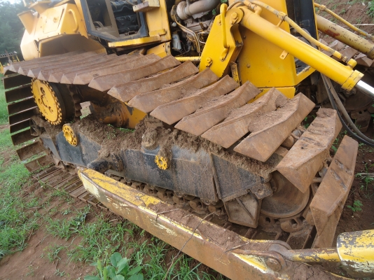 ขายด่วนรถแทรกเตอร์ตีนเป็ดCAT-D5Hชีลีทูมีใบอินวอยจดแจ้ง