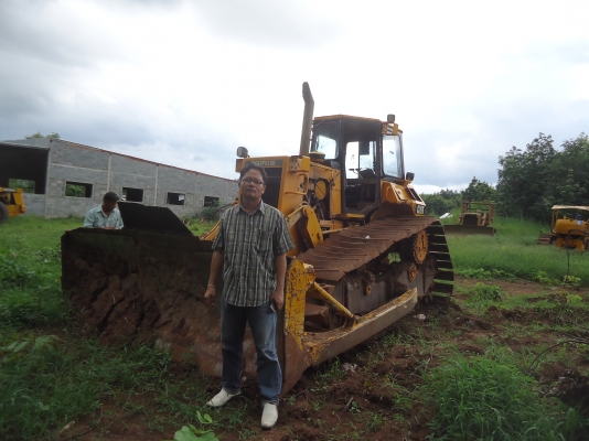 ขายด่วนรถแทรกเตอร์ตีนเป็ดCAT-D5Hชีลีทูมีใบอินวอยจดแจ้ง