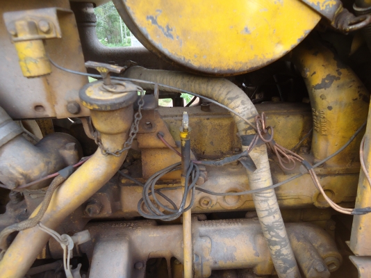 ขายด่วนรถแทรกเตอร์ตีนเป็ดCAT-D5Hชีลีทูมีใบอินวอยจดแจ้ง