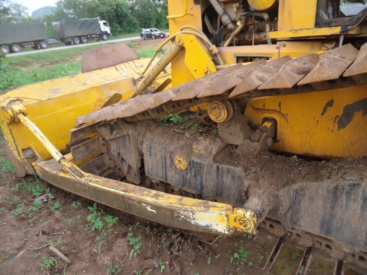 ขายด่วนรถแทรกเตอร์ตีนเป็ดCAT-D5Hชีลีทูมีใบอินวอยจดแจ้ง