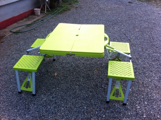 ชุดโต๊ะและเก้าอี้พับพลาสติกโครงสร้างรับน้ำหนักเป็นอลูมีเนียมแข็งแรง