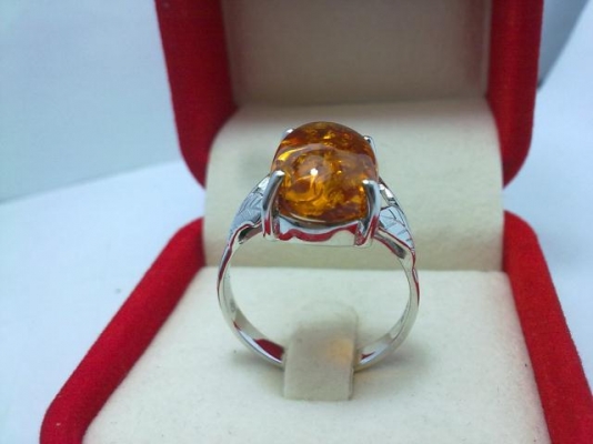 แหวนเงินพลอยอัมพัน