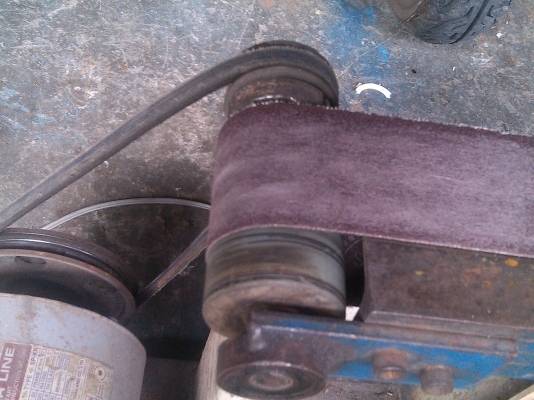 เครื่องขัดกระดาษทรายตั้งพื้นประกอบและทำเองตามสั่ง ใช้ขัดแต่งเจียร์ชิ้นงานได้ดี แข็งแรงทนทาน