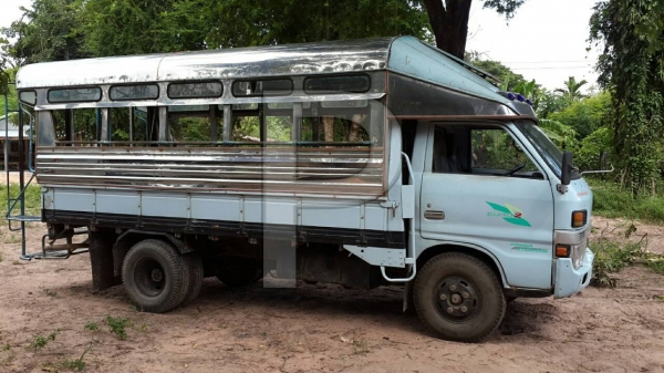 ขาย6ล้อหลังคาโดยสาร อีซูซุ110แรง เครื่องดี หลังคาแสตนเลส แชชซีสวย เอกสารพร้อมโอน  สภาพเดิม ทะเบียนเต็ม
