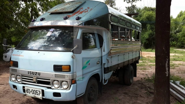 ขาย6ล้อหลังคาโดยสาร อีซูซุ110แรง เครื่องดี หลังคาแสตนเลส แชชซีสวย เอกสารพร้อมโอน  สภาพเดิม ทะเบียนเต็ม