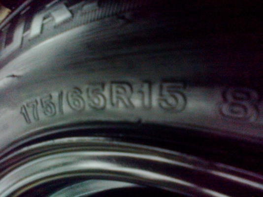 ยางดี17665R15บิดโตนดอกแน่นๆปี13หน้านื่ม ยางดี17665R15บิดโตนดอกแน่นๆปี13หน้านื่ม