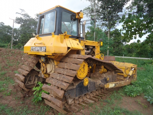 ขายด่วนรถแทรกเตอร์ตีนเป็ดCAT-D5Hชีลีทูมีใบอินวอยแจ้งจด
