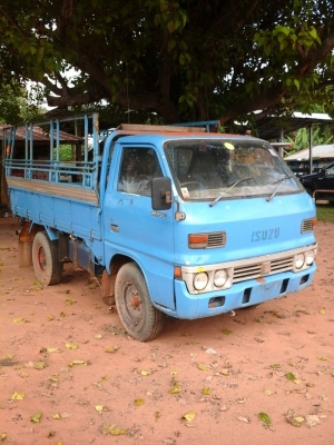 ISUZU  4ล้อกลาง  85แรง  ทะเบียนพร้อม