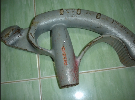 ขายตัวดัดท่อ RIDGID เหล็กหล่อขนาด 1" สภาพสวย ผานการใช้งานน้อย