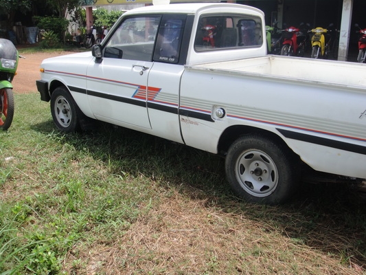 ขายมาสด้า 1300 สีขาว  ทะเบียนเต็มพร้อมชุดโอน