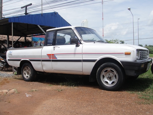 ขายมาสด้า 1300 สีขาว  ทะเบียนเต็มพร้อมชุดโอน