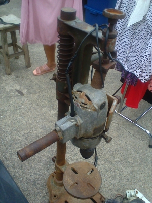 แท่นสว่านโบราณมิสซูบิชิสภาพพร้อมใช้ครับเป็นเหล็กหล่อมิสซูครับโบราณมากครับพร้อมใช้สูงประมาณ 1 เมตรครับน่าเก็บครับราคานี้