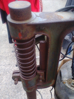 แท่นสว่านโบราณมิสซูบิชิสภาพพร้อมใช้ครับเป็นเหล็กหล่อมิสซูครับโบราณมากครับพร้อมใช้สูงประมาณ 1 เมตรครับน่าเก็บครับราคานี้