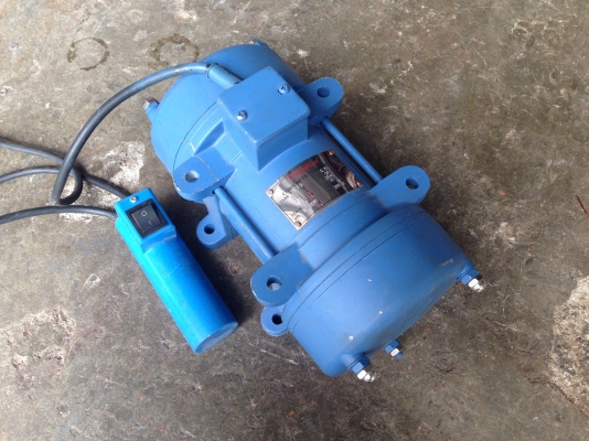 ขายมอเตอร์สั่น-เขย่า Crompton 1 HP. 220V ไฟบ้าน มีสวิทย์ ปิด-เปิด ในตัว สภาพของใหม่ไม่เคยใช้งาน วิ่งนิ่ม สั่นแรงดีครับ ขายมอเตอร์สั่น-เขย่า Crompton 1 HP. 220V ไฟบ้าน มีสวิทย์ ปิด-เปิด ในตัว สภาพของใหม่ไม่เคยใช้งาน วิ่งนิ่ม สั่นแรงดีครับ