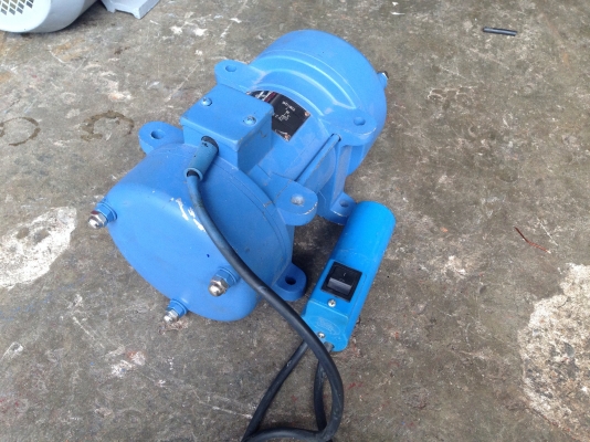 ขายมอเตอร์สั่น-เขย่า Crompton 1 HP. 220V ไฟบ้าน มีสวิทย์ ปิด-เปิด ในตัว สภาพของใหม่ไม่เคยใช้งาน วิ่งนิ่ม สั่นแรงดีครับ ขายมอเตอร์สั่น-เขย่า Crompton 1 HP. 220V ไฟบ้าน มีสวิทย์ ปิด-เปิด ในตัว สภาพของใหม่ไม่เคยใช้งาน วิ่งนิ่ม สั่นแรงดีครับ