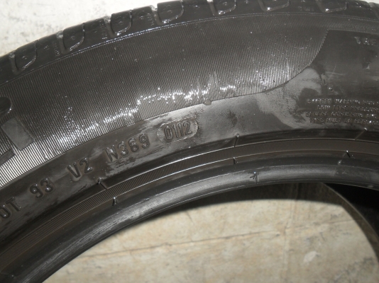 ยาง PIRELLI 245/45R18 RUN FLAT ปี12 สวยๆ 1 คู่ ราคา 2500 บาท