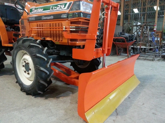 ใบมีดดันดิน ใหม่มือหนึ่งจากโรงงาน ราคาต่อรองได้  ติดต่อ 0817807317