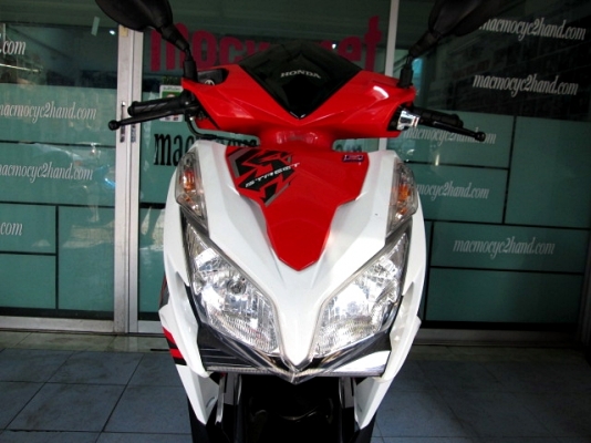 CLICK 125 i สีขาวแดง รุ่น street รถเดือน ก.ค.ปี 56 ไมล์ 8 พันโล สภาพดีสีสวย  ฟรีโอน แถม 3 รายการ 34900