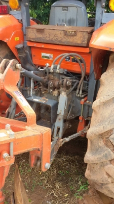 KUBOTA M7040 ห้างแท้ปี 55 งวดรายปีเหลือ 5 งวด ๆ ละแสน ใช้งาน1พันก่าชั่วโมง หาง3 กะใบดัน เปลี่ยนสัญญาได้เลยครับ
