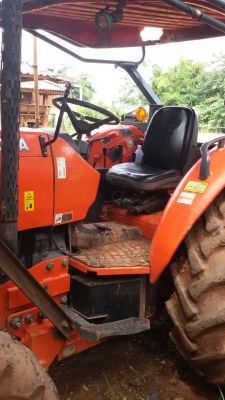 KUBOTA M7040 ห้างแท้ปี 55 งวดรายปีเหลือ 5 งวด ๆ ละแสน ใช้งาน1พันก่าชั่วโมง หาง3 กะใบดัน เปลี่ยนสัญญาได้เลยครับ