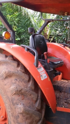 KUBOTA M7040 ห้างแท้ปี 55 งวดรายปีเหลือ 5 งวด ๆ ละแสน ใช้งาน1พันก่าชั่วโมง หาง3 กะใบดัน เปลี่ยนสัญญาได้เลยครับ
