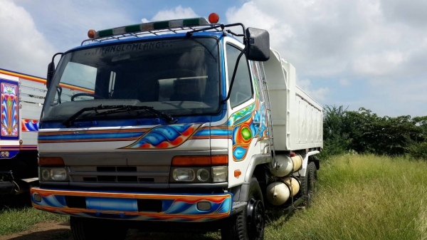 ขายด่วน  รถสิบล้อMITSUBISHI